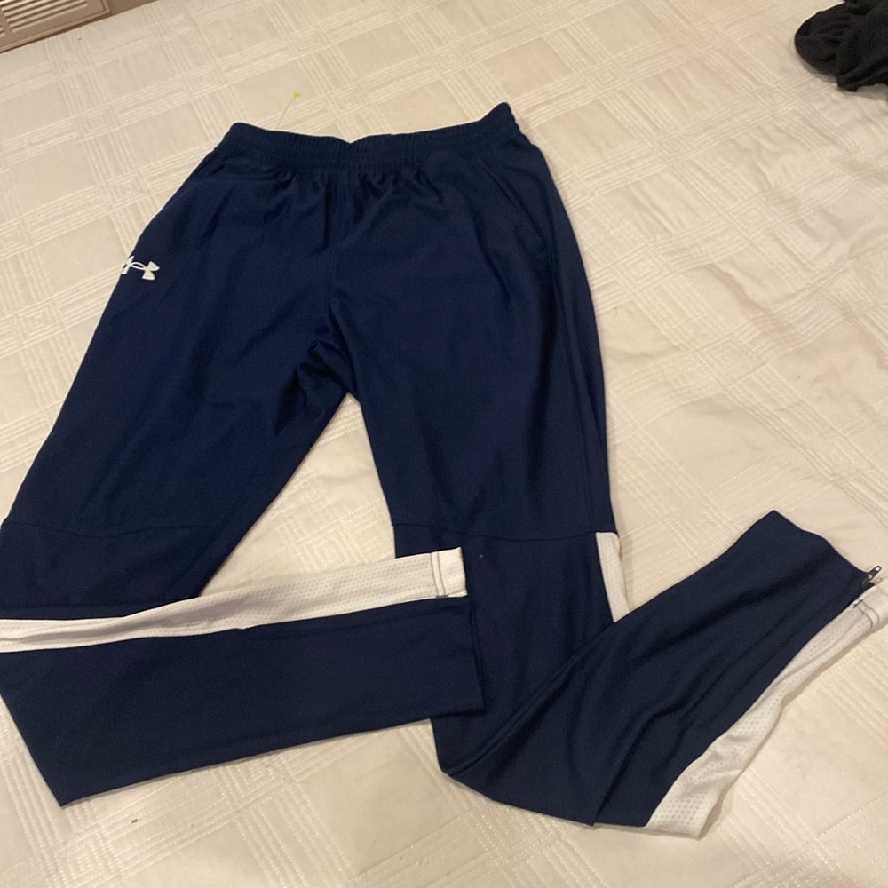 Under Armour blue tapered two pocket (zipper at the ankle) joggers size …(e)